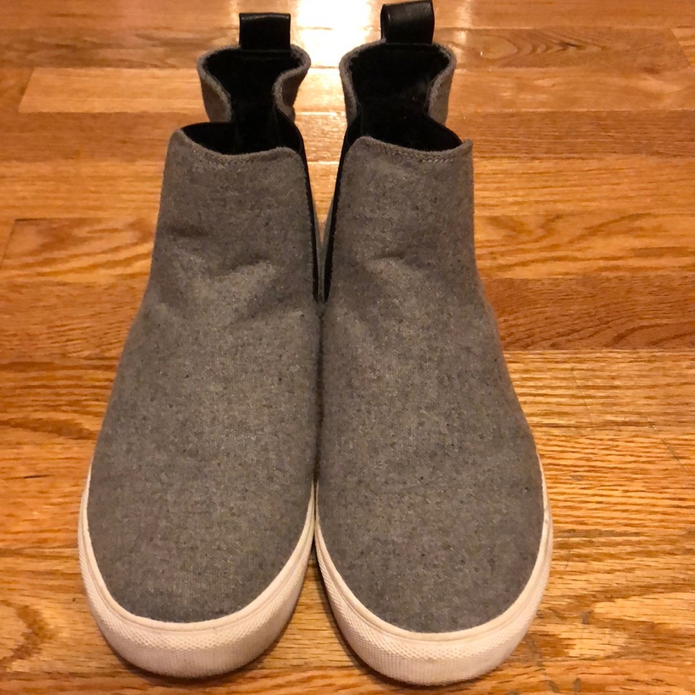 Ellos slip on sneaker